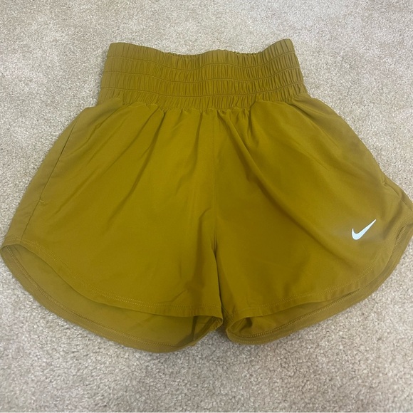 Nike Pants - NIKE high waist loose fit Dri Fit shorts size XS